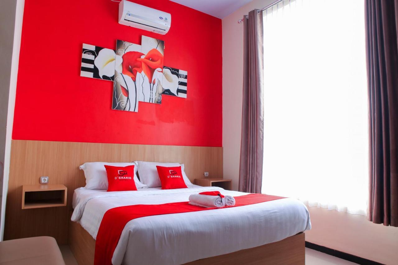 D'Shario Hotel Kepanjen Malang Exterior photo