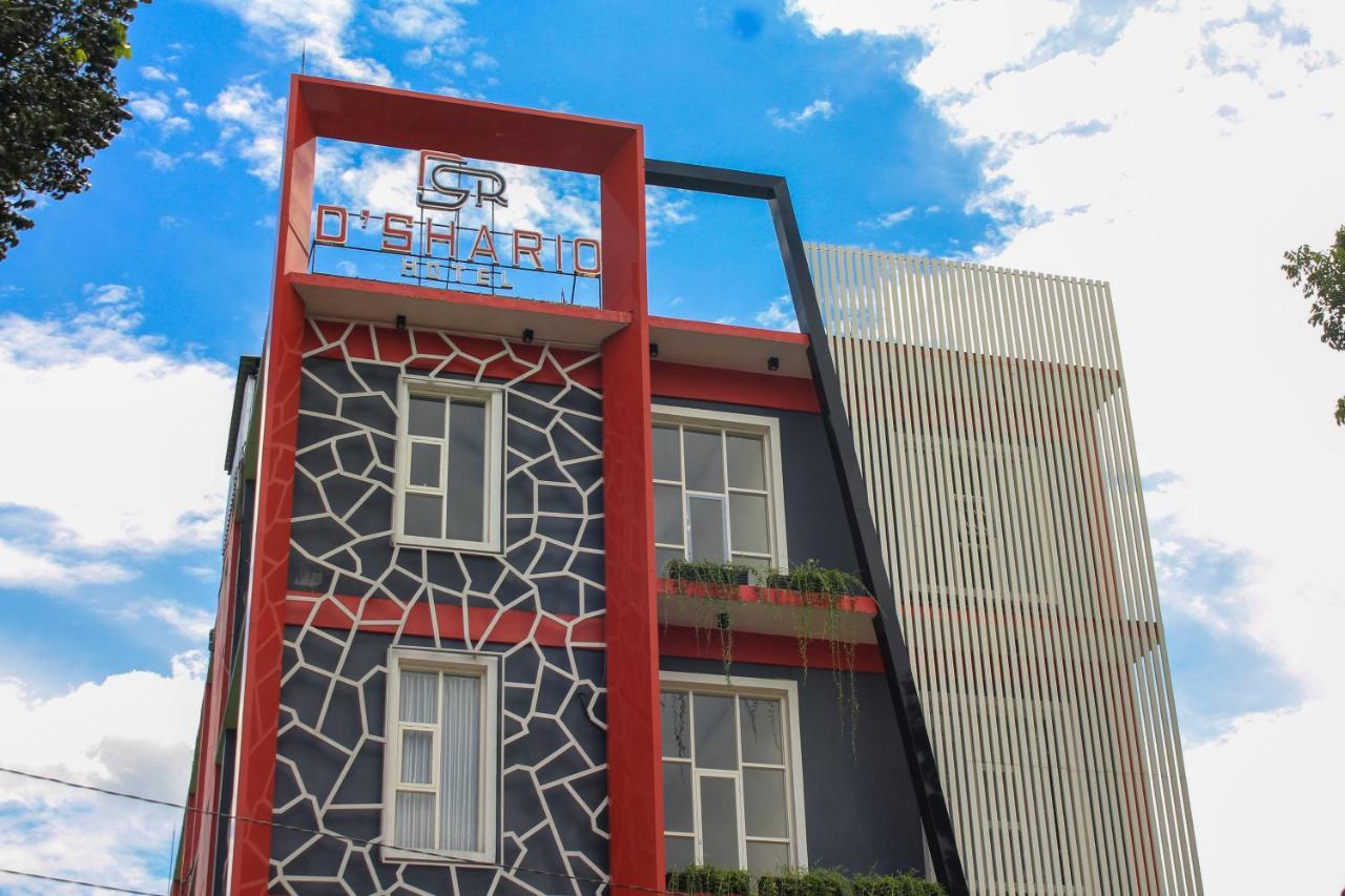 D'Shario Hotel Kepanjen Malang Exterior photo
