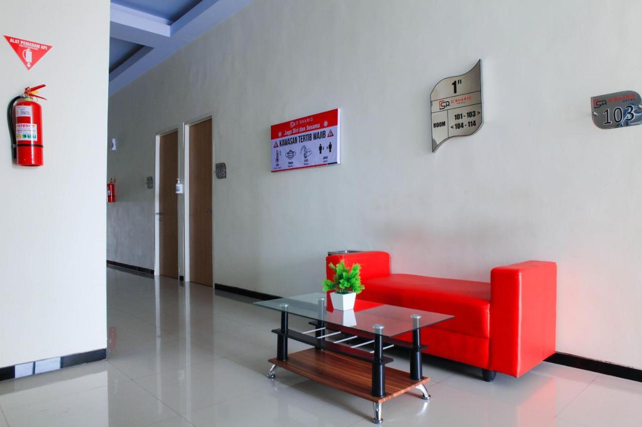 D'Shario Hotel Kepanjen Malang Exterior photo