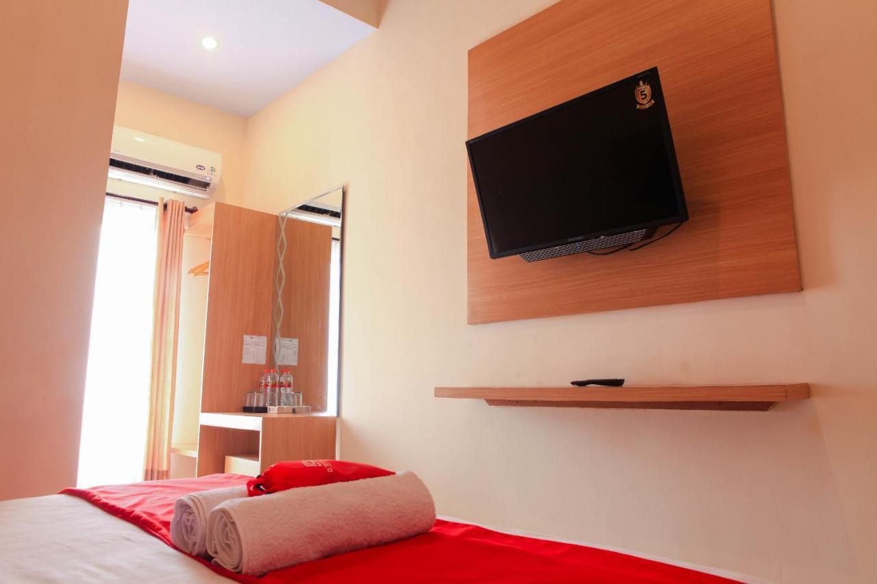 D'Shario Hotel Kepanjen Malang Exterior photo